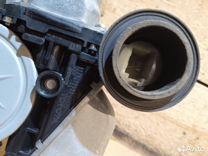 Стеклоподъемник электр. задний правый Toyota Land