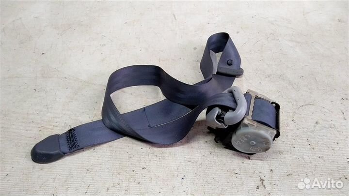 Ремень безопасности задний Toyota Granvia KCH16 9