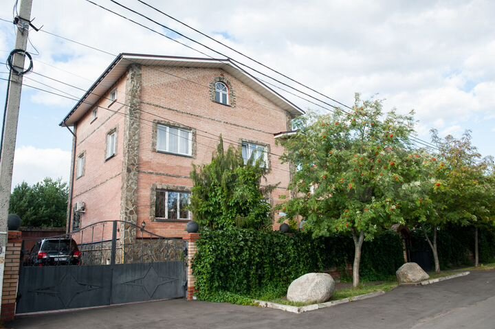 Коттедж 370 м² на участке 30 сот.