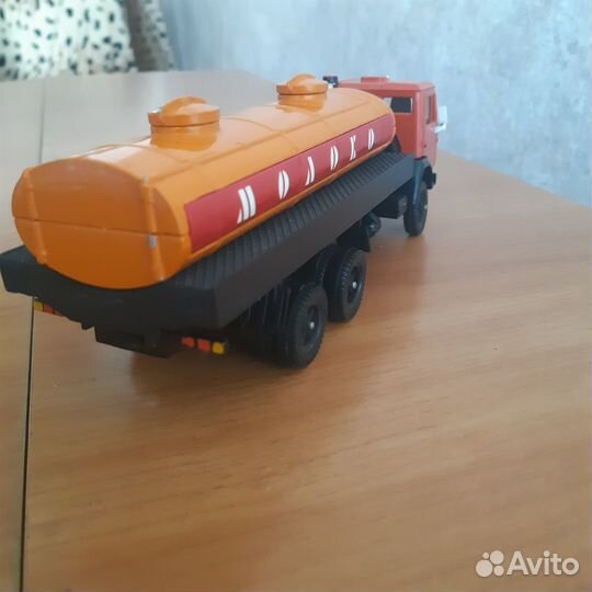 Бронь до 12.09.Модель 1 43 камаз 53213 молоковоз
