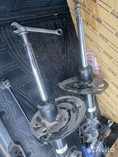 Стойки передние Toyota camry V70