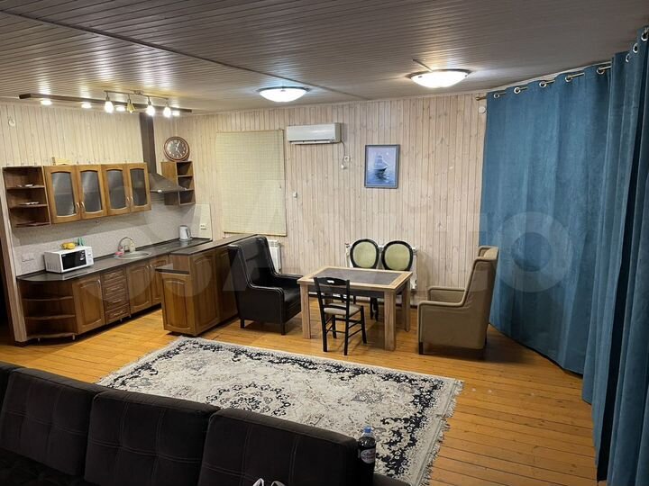 Дом 168 м² на участке 1,6 сот.