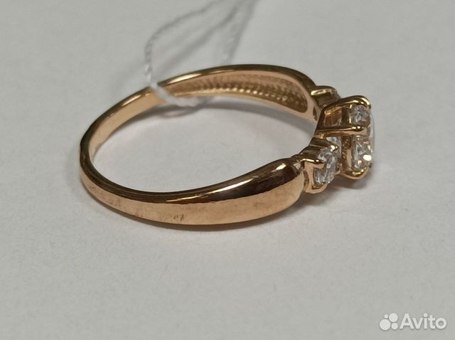 Кольцо с синтетическим камнем Золото