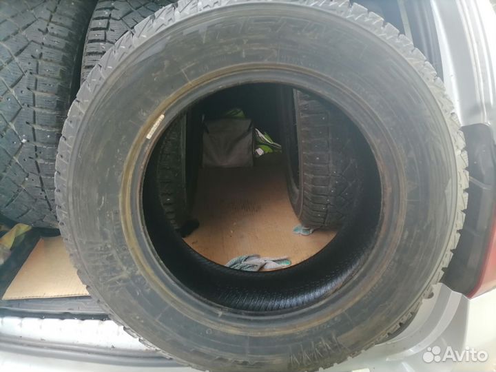 Nitto Therma Spike 215/65 R16 88T