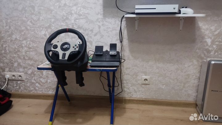 Игровой руль с педалями