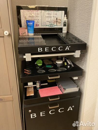 Витрина/стойка для мастеров или салона