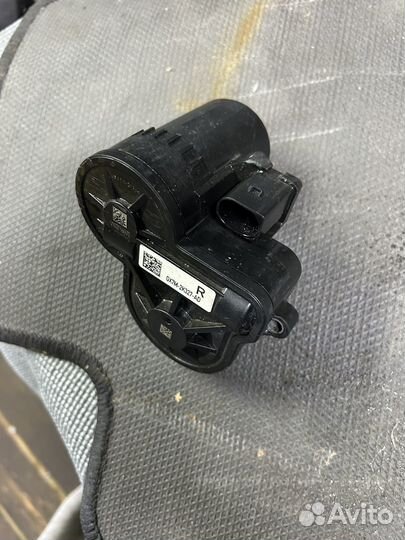 Мотор стояночного тормоза правый jaguar f-pace