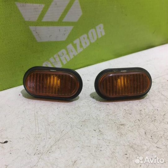 Повторитель на крыло желтый Рено Меган