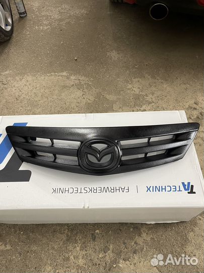 Mazda 3 бк решетка радиатора