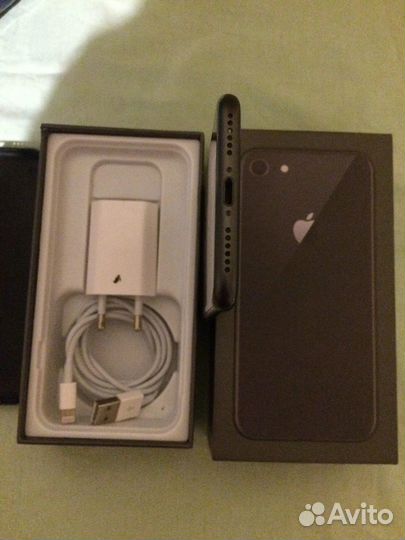 iPhone 8, 64 ГБ