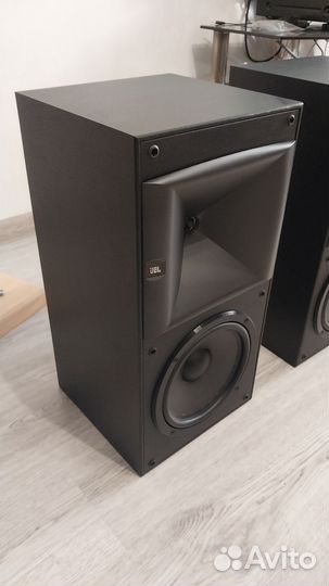 Акустические колонки jbl