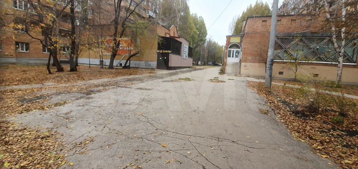 Помещение 218м² свободной планировки в жилом масси