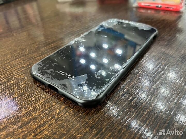 Чехлы на iPhone X/XS