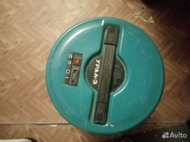 Ретро пылесос Урал 3