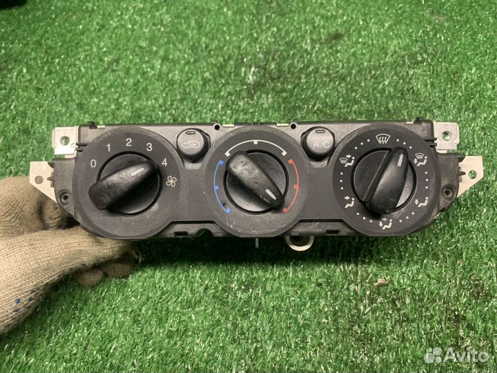 Блок управления климат-контролем Ford Focus
