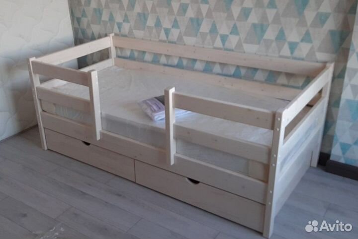 Детская кровать из массива сосны новая