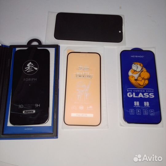 Защитное стекло на iPhone 15