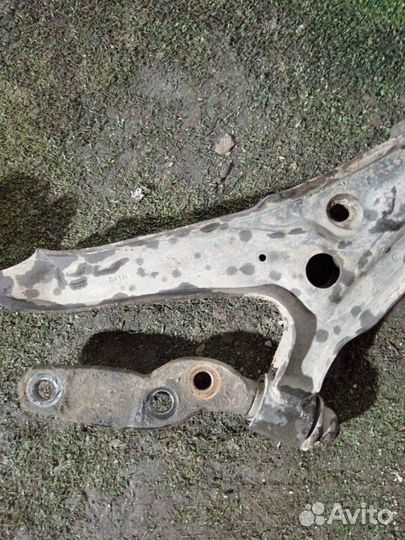 Рычаг подвески нижний передний правый Nissan