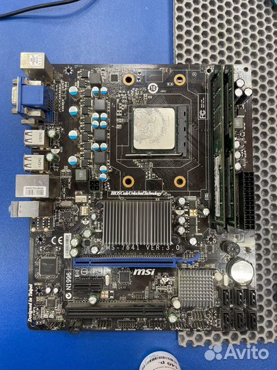 Материнская плата с процессором и памятью