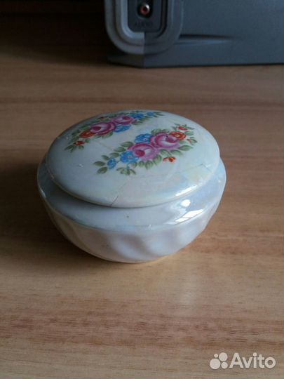 Старинная пудренница