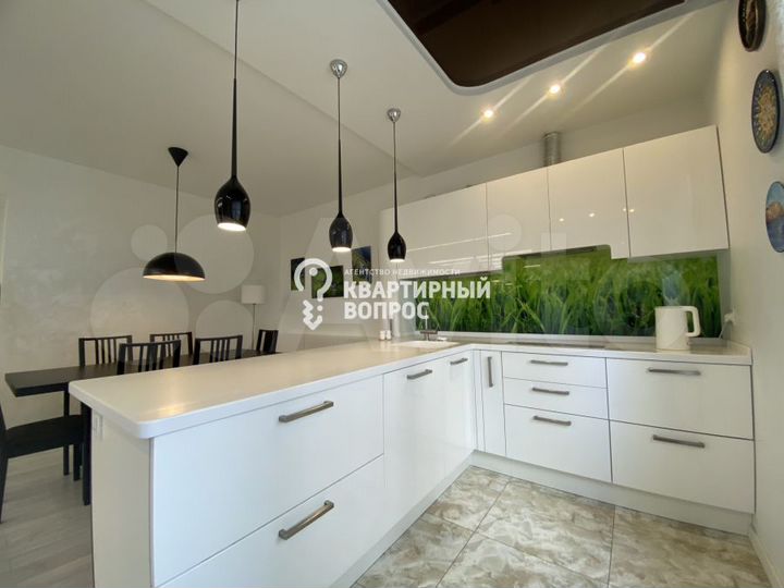 3-к. квартира, 118 м², 3/23 эт.