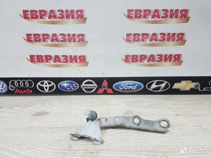 Петля капота передняя правая Toyota Vista CV40 3CT