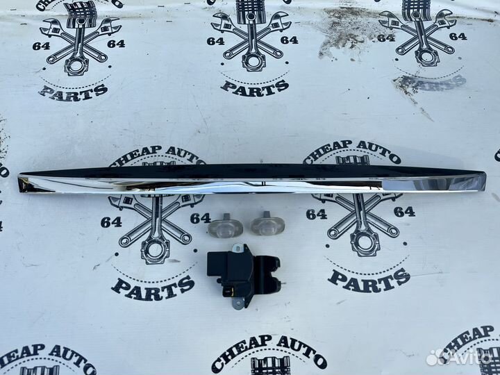 Молдинг крышки багажника Hyundai Solaris 1