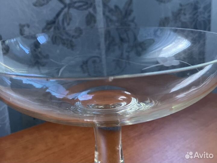 Ваза на ножке, графин. салатник винтаж