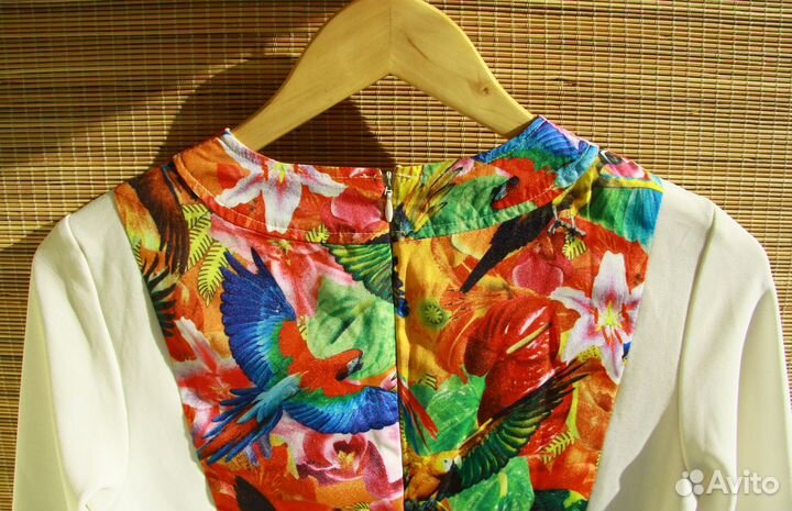 Белое платье с рисунком 