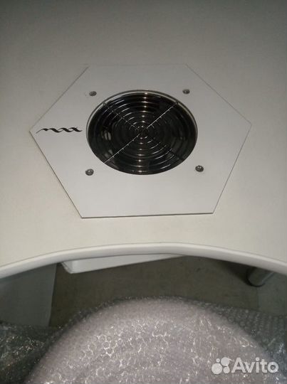 Маникюрный стол, стул, вытяжка