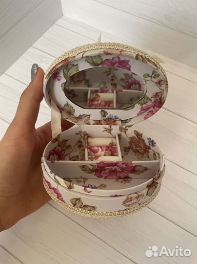 Шкатулочка для ювелирных украшений