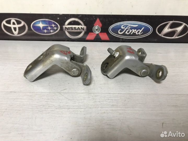 Петли двери задние левые Nissan Expert VEW11