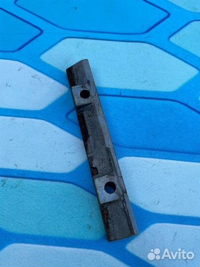 Кронштейн (сопут. товар) 06J253709