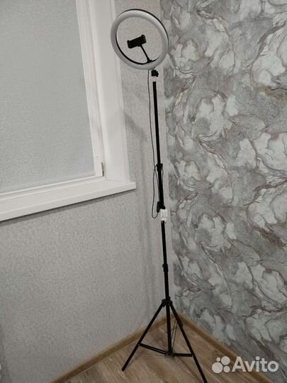 Кольцевая лампа со штативом