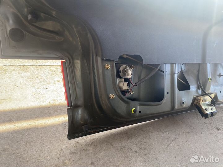 Крышка дверь багажника mitsubishi galant 6