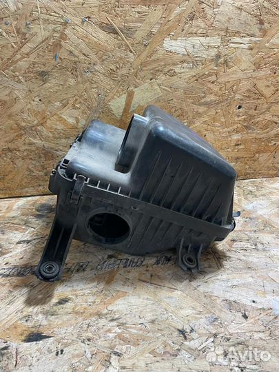 Корпус воздушного фильтра Киа Соренто 1