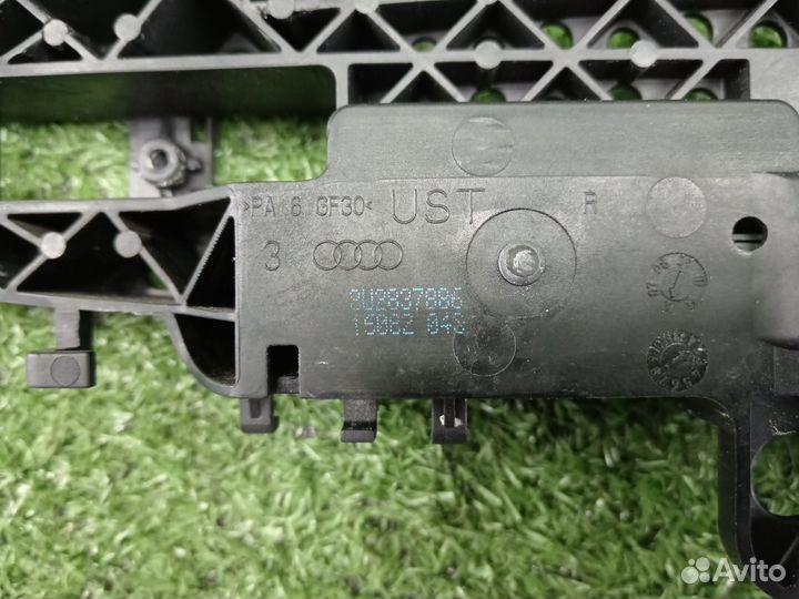 Кронштейн ручки задний правый Audi Q3 8U