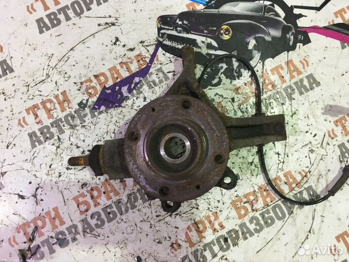 Кулак поворотный ступица передняя правая Прав