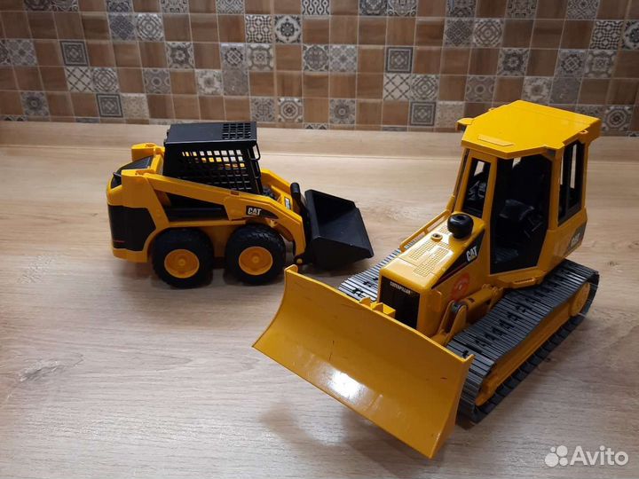 Бульдозер и погрузчик Bruder Caterpillar