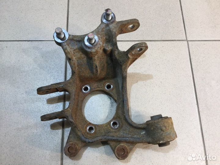 Поворотный кулак задний правый Hyundai Tucson G4NA