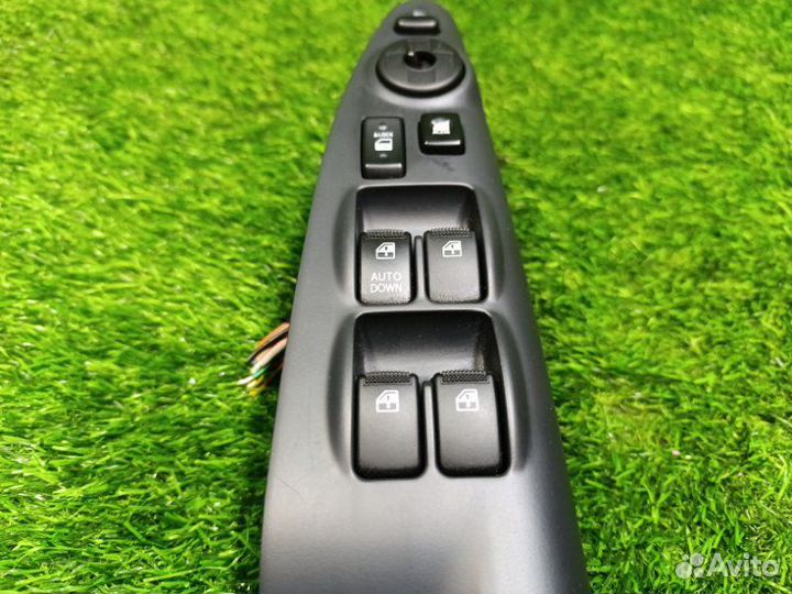 Блок упр. стеклоподьемниками передний левый