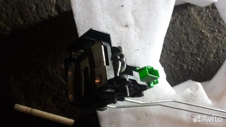 Замок двери задний правый Hyundai Solaris G4FC