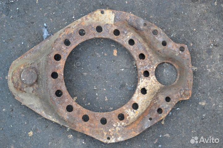 Суппорт барабанного тормоза, ведущий мост правый f