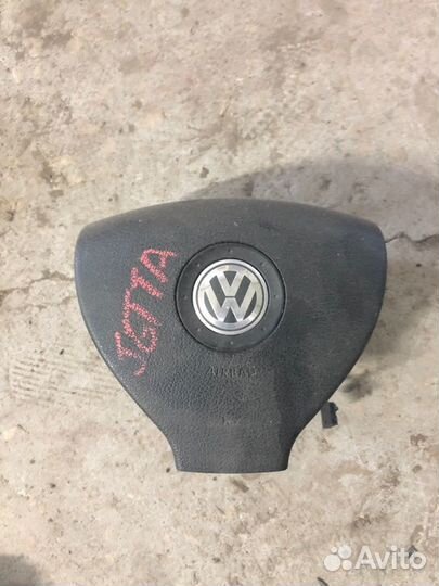 Подушка безопасности водителя Volkswagen Jetta 1K2