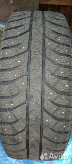 Bridgestone Ice Cruiser 7000 215/60 R16 99