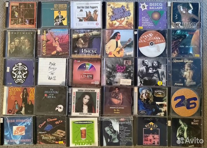 Двд диски с фильмами и кассеты с музыкой