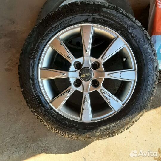 R15 Accelera Beta 185/65, PCD 4x100 DIA 52.5