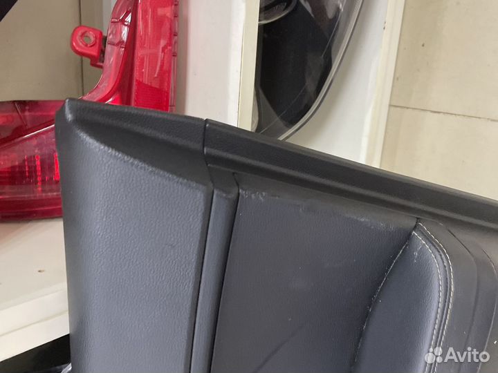 Обшивка двери передней правой Kia Cerato 3