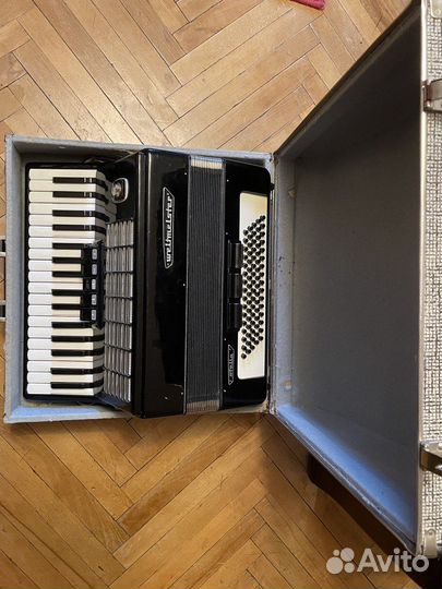 Продажа аккордеона Weltmeister Stella 70-х