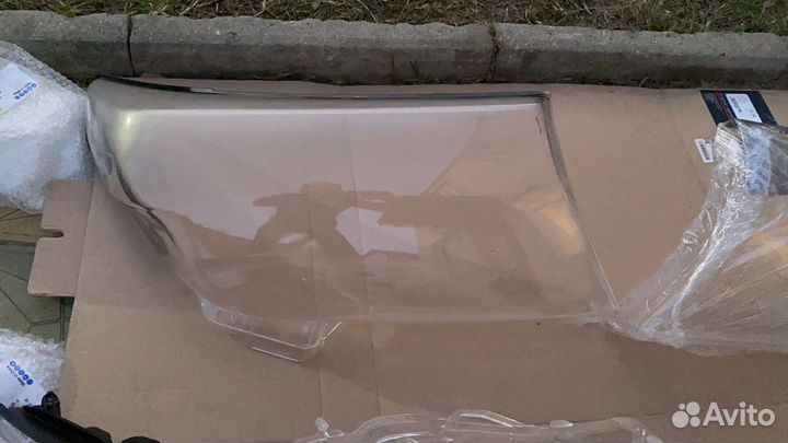 Стекло на фару Toyota Land Cruiser 200
